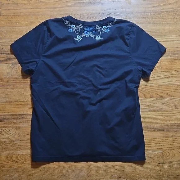 Driftwood Jeans navy blue floral embroidered v-neck tee - Picture 5 of 8